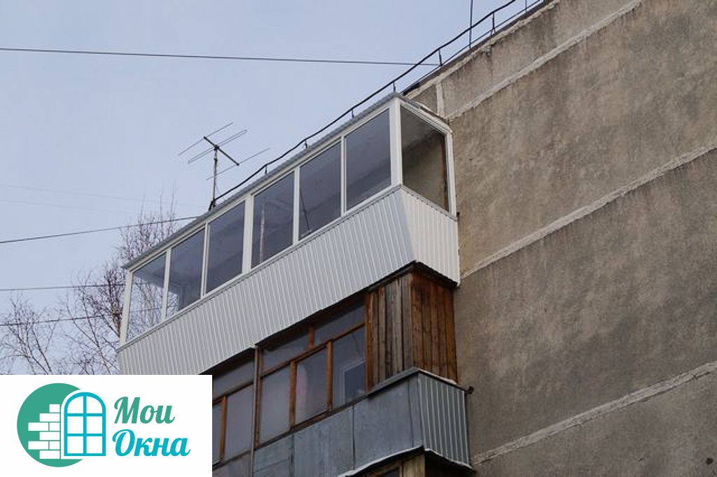 Алюминиевый балкон с выносом и наружной обшивкой