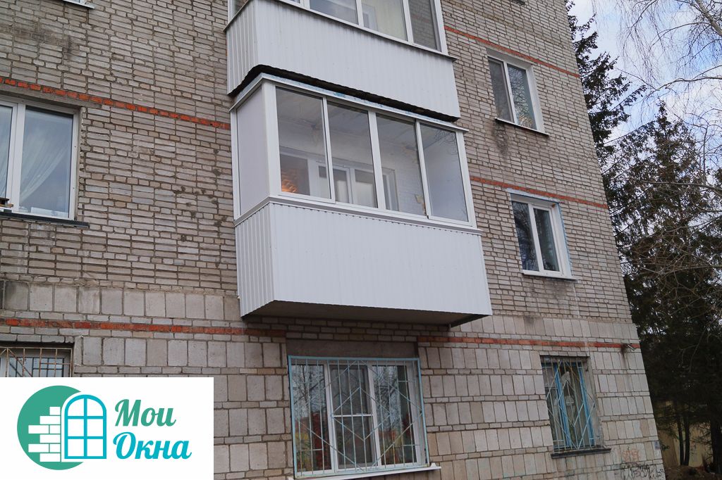 Застекление балкона с наружной обшивкой в Москве 2